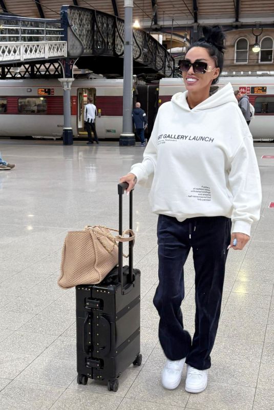 KATIE PRICE Arrives at Newcastle Train Station from London 09/13/2025