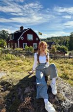 LARISSA OPTIZ - Instagram Photos and Videos 09/02/2025