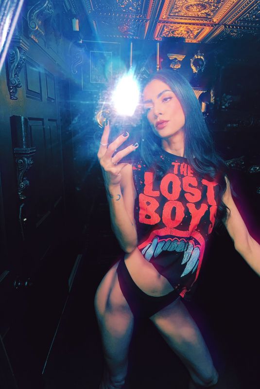 LEEANNA VAMP - Instagram Photos 09/21/2025