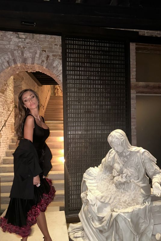 MADALINA GHENEA - Instagram Photos and Videos 09/04/2025