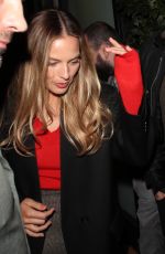 MARGOT ROBBIE at Le Petite Maison Restaurant in London 09/10/2025