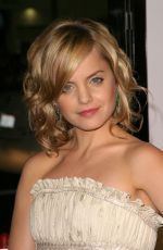 MENA SUVARI at Rumor Has It Premiere at Grauman