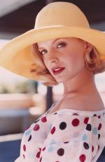 MENA SUVARI for Instyle 2002