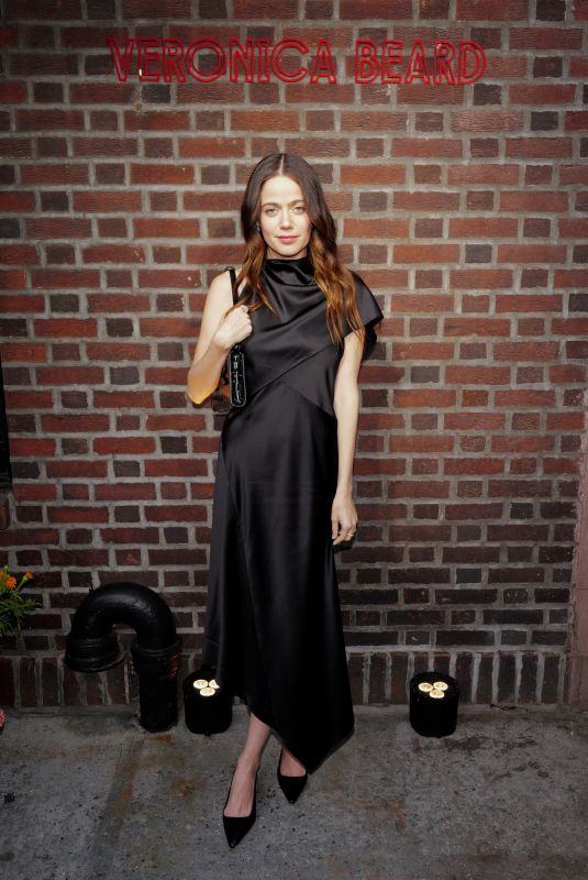 MOLLY GORDON at Veronica Beard