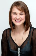 NATALIE PORTMAN at Closer Press Conference at Four Seasons Hotel in Beverly Hills 11/23/2004