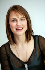 NATALIE PORTMAN at Closer Press Conference at Four Seasons Hotel in Beverly Hills 11/23/2004