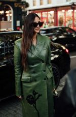 OLIVIA MUNN OUt at London Fashion Week 09/21/2025