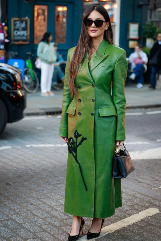 OLIVIA MUNN OUt at London Fashion Week 09/21/2025