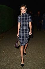 OLIVIA PONTON Arrives at Burberry Summer 2026 Fashion Show in London 09/22/2025