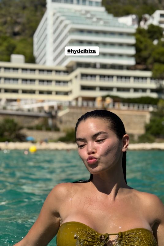 PARIS BERELC - Instagram Photos 09/02/2025