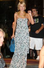 PARIS HILTON Leaves a Hotel in Sydney 12/30/2008