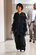 Pregnant RIHANNA Goes to a Doctors Appointment in Beverly Hills 09/09/2025