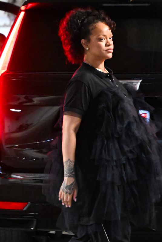 Pregnant RIHANNA Goes to a Doctors Appointment in Beverly Hills 09/09/2025