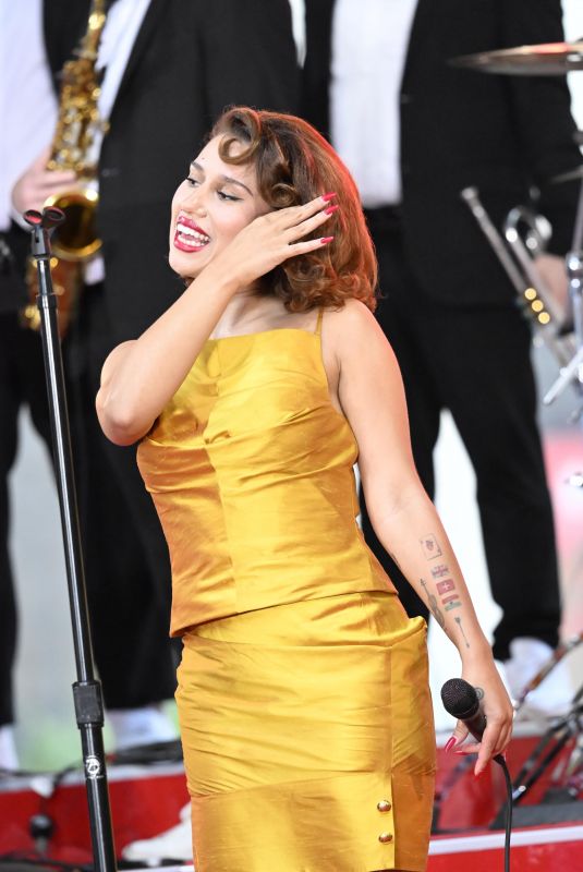 RAYE Performson Today Show
