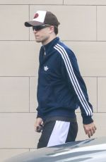 Robert Pattinson spotted picking up lunch at The Oaks Gourmet Market & Cafe in Los Angeles 09/21/2025