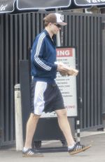 Robert Pattinson spotted picking up lunch at The Oaks Gourmet Market & Cafe in Los Angeles 09/21/2025