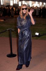 ROSIE HUNTINGTON-WHITELEY Arrives at Burberry Spring/Summer 2026 Fashion Show at London Fashion Week 09/22/2025