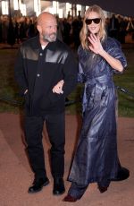 ROSIE HUNTINGTON-WHITELEY Arrives at Burberry Spring/Summer 2026 Fashion Show at London Fashion Week 09/22/2025