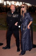 ROSIE HUNTINGTON-WHITELEY Arrives at Burberry Spring/Summer 2026 Fashion Show at London Fashion Week 09/22/2025