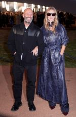 ROSIE HUNTINGTON-WHITELEY Arrives at Burberry Spring/Summer 2026 Fashion Show at London Fashion Week 09/22/2025