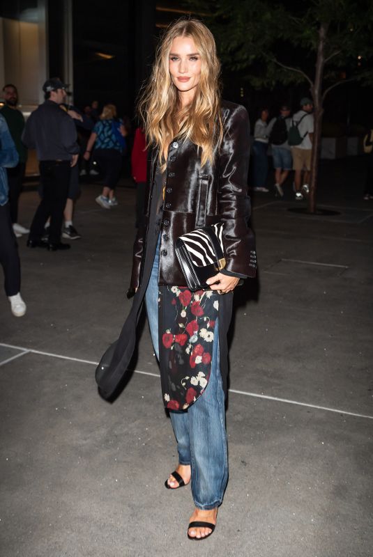 ROSIE HUNTINGTON-WHITELEY Arrives at Khaite Fashion Show at New York Fashion 09/13/2025