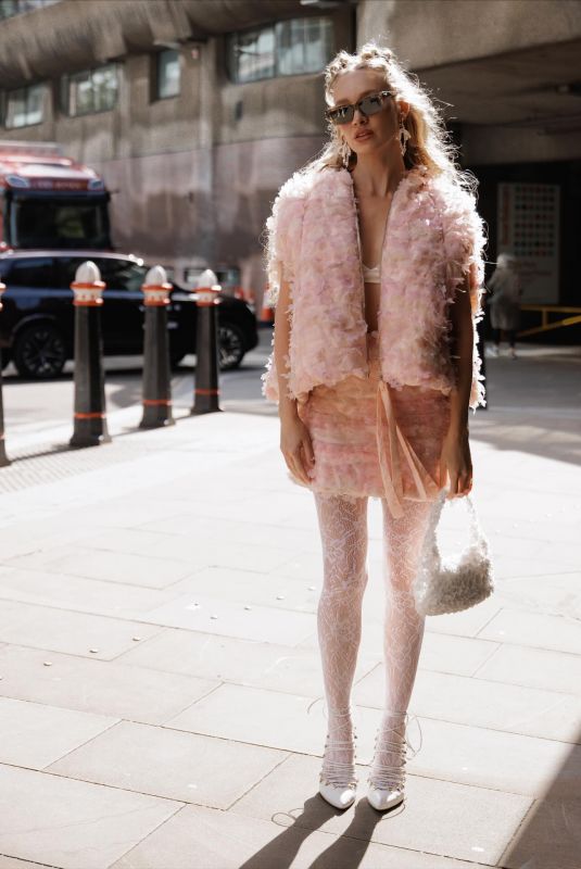 ROXY HORNER Arrives at Susan Fang Fashion Show at London Fashion Week 09/22/2025