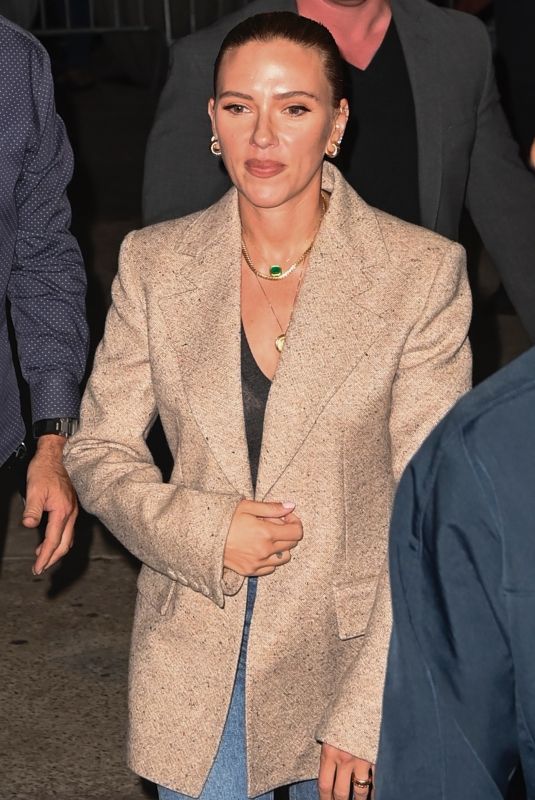 SCARLETT JOHANSSON Leaves Q&A at 92Y in New York City 09/25/2025