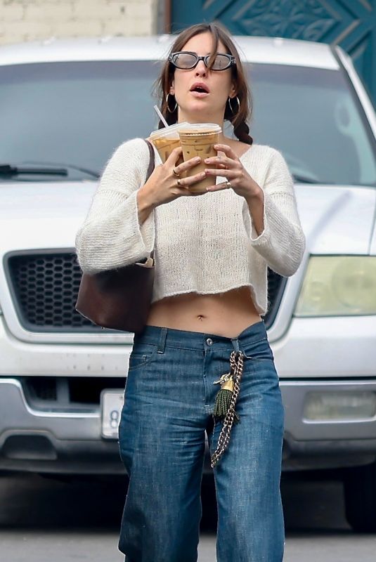 SCOUT WILLIS Leaves Oaks Gourmet in Los Angeles 09/25/2025