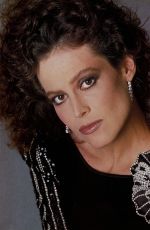 SIGOURNEY WEACIR for Harper