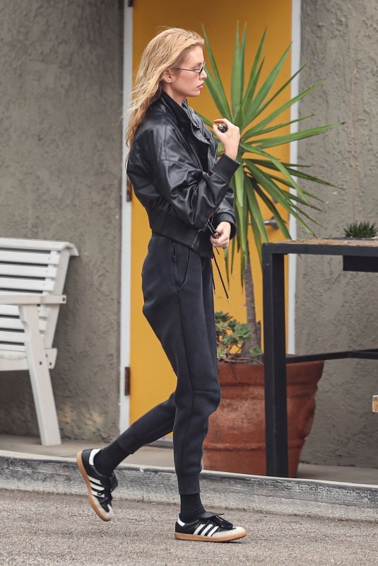 STELLA MAXWELL Heading to a Gym run in Los Angeles 09/29/2025
