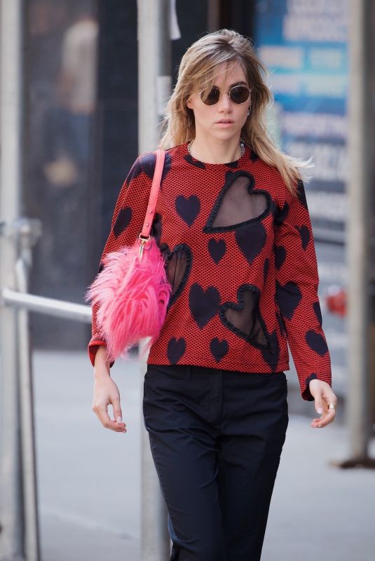 SUKI WATERHOUSE Leaves a Titting at New York Fashion Week 09/10/2025