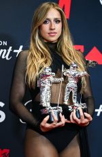 TATE MCRAE Poses with Best Editing Award & Song of Summer Award for Just Keep Watching at 2025 MTV VMA 09/07/2025