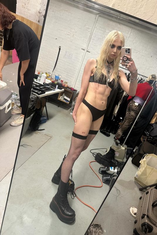 TAYLOR MOMSEN - Instagram Photos and Videos 09/23/2025