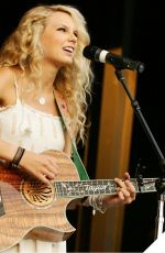 TAYLOR SWIFT - The Taylor Swift Fanbook - 9th Edition, September 2025
