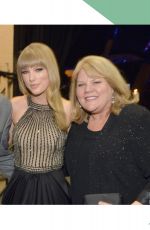 TAYLOR SWIFT - The Taylor Swift Fanbook - 9th Edition, September 2025