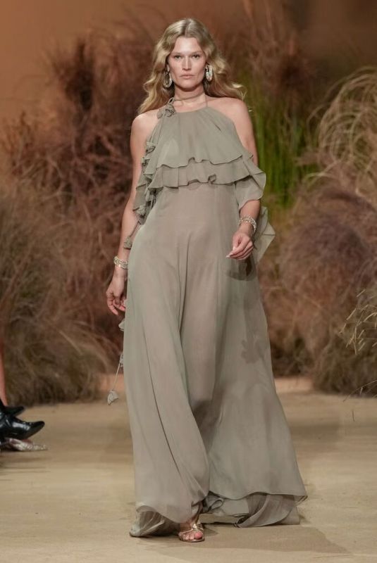 TONI GARRN Walks Runway at Luisa Spagnoli S/S 26 Show at Milan Fashion Week, September 2025
