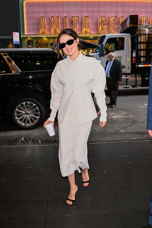 ZOEY DEUTCH Arrives at CBS Studio in New York 09/03/2025