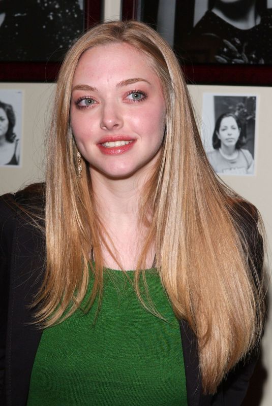 AMANDA SEYFRIED at Imaginary Heroes Premiere in Los Angeles 12/02/2004