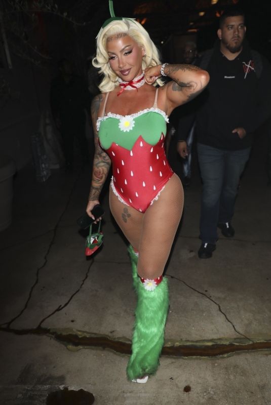 AMBER ROSE Arrives at Amberween