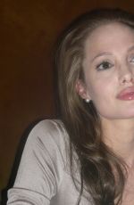 ANGELINA JOJLIE - The Good Shepherd Press Conference Portraits 12/08/2006