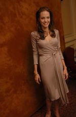 ANGELINA JOJLIE - The Good Shepherd Press Conference Portraits 12/08/2006