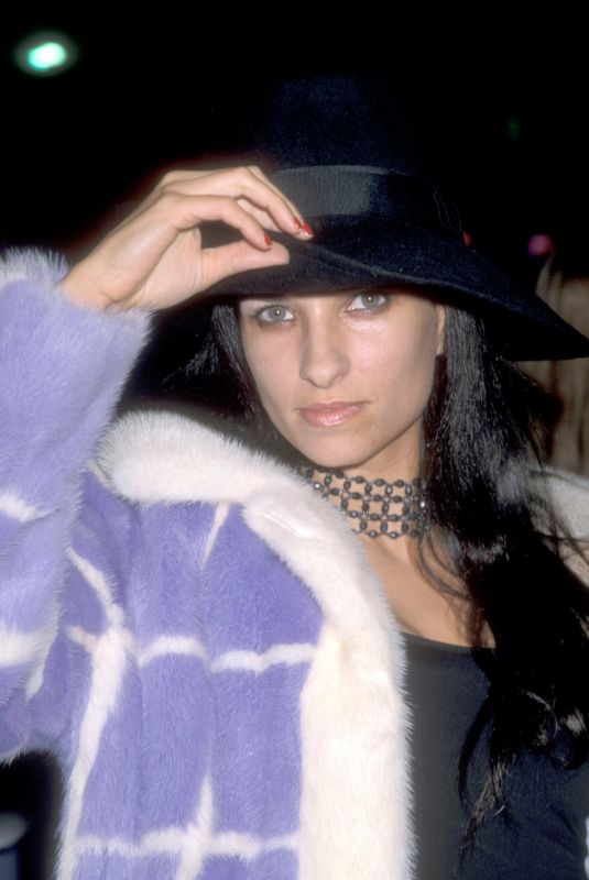 ANGELIQUE Arrives at Urban Legend Premiere in Los Angeles 09/17/1998