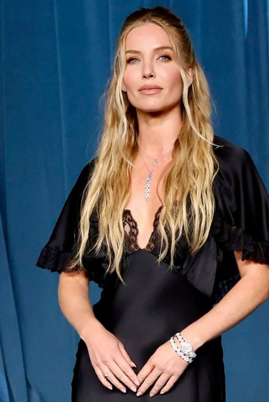 ANNABELLE WALLIS - Instagram Photos 10/29/2025