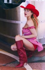 ANNE WINTERS - Instagram Photos 10/23/2025