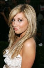 ASHLEY TISDALE at 34th annual American Music Awards in Los Angeles 11/21/2006