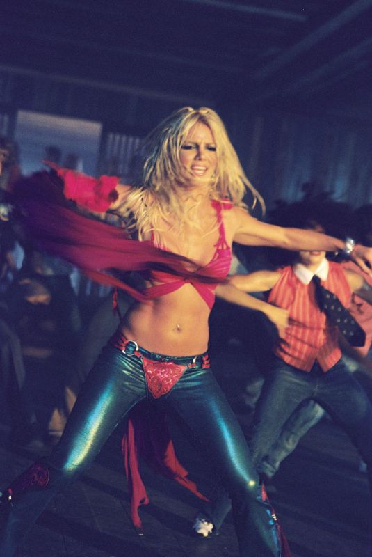 BRITNEY SPEARS – I’m A Slave 4 U Video Stills