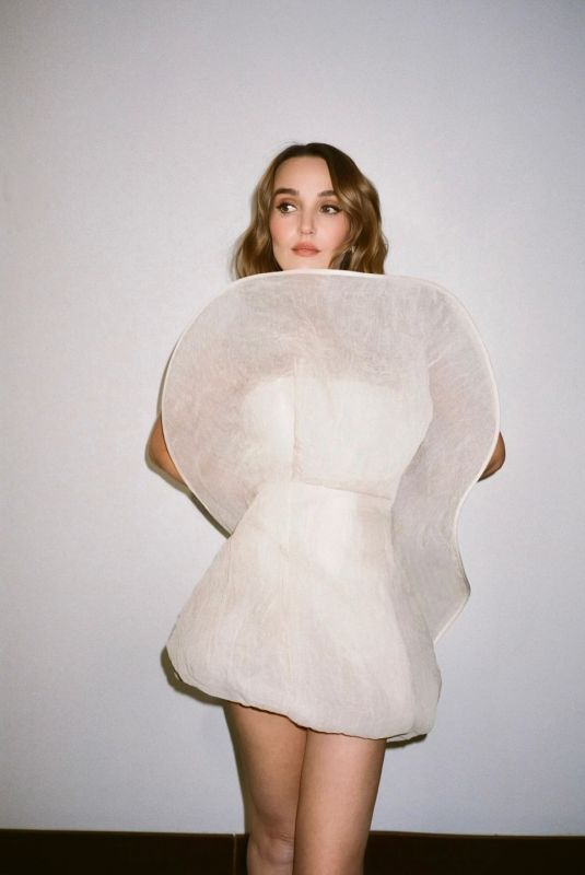 CHLOE FINEMAN - Instagram Photos 10/25/2025