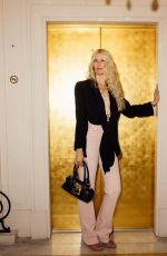 CLAUDIA SCHIFFER at Chloe Show at Paris Fashion Week 10/05/2025