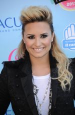 DEMI LOVATO at 2013 Teen Choice Awards in Universal City 11/08/2013