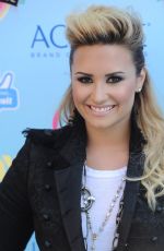DEMI LOVATO at 2013 Teen Choice Awards in Universal City 11/08/2013